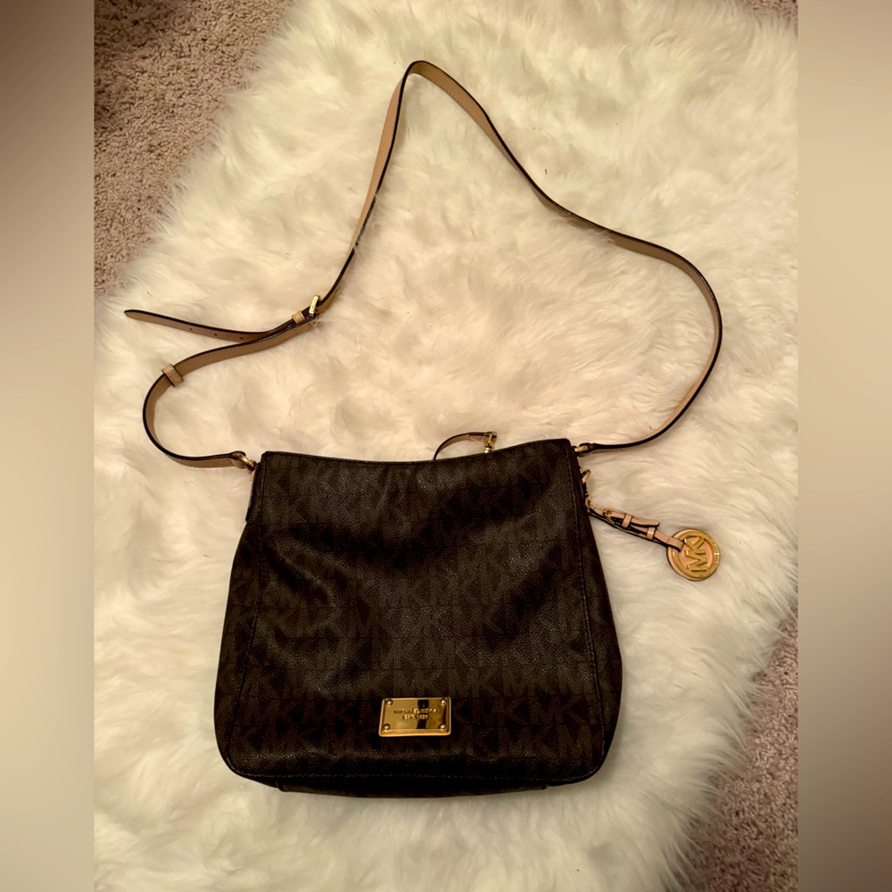 🤎Michael Kors Brown Logo Crossbody💛